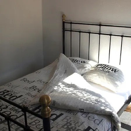 Sleeps 6 With Air Con And Wifi *